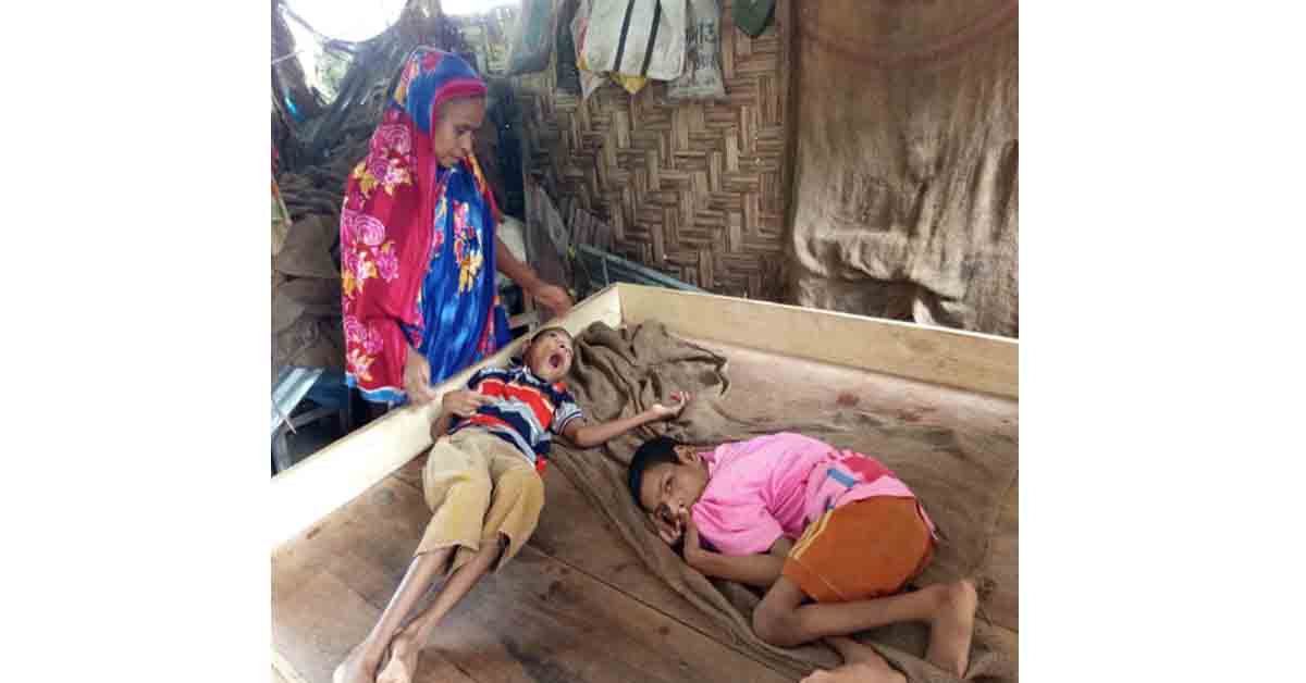 দুই প্রতিবন্ধী নিয়ে বৃদ্ধ বাবা-মায়ের মানবেতর জীবন