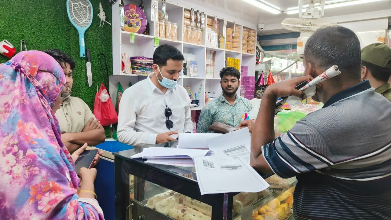 চান্দিনা বাজারে মোবাইল কোর্ট অভিযান