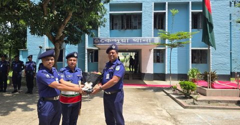 কেন্দুয়া থানা পরিদর্শন করলেন জেলা পুলিশ সুপার