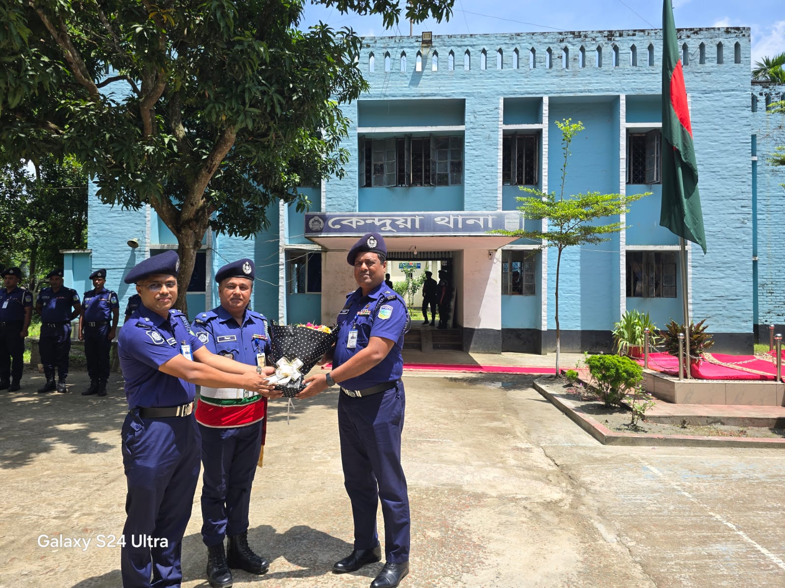 কেন্দুয়া থানা পরিদর্শন করলেন জেলা পুলিশ সুপার