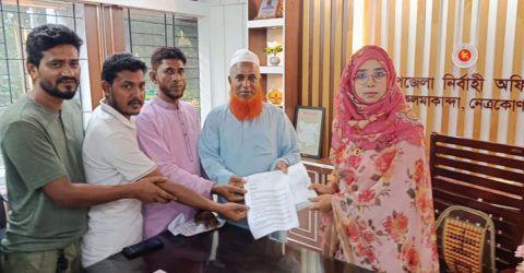 কলমাকান্দা বার্ধ রক্ষায় তিন ইউনিয়নের মানুষের স্মারকলিপি প্রদান