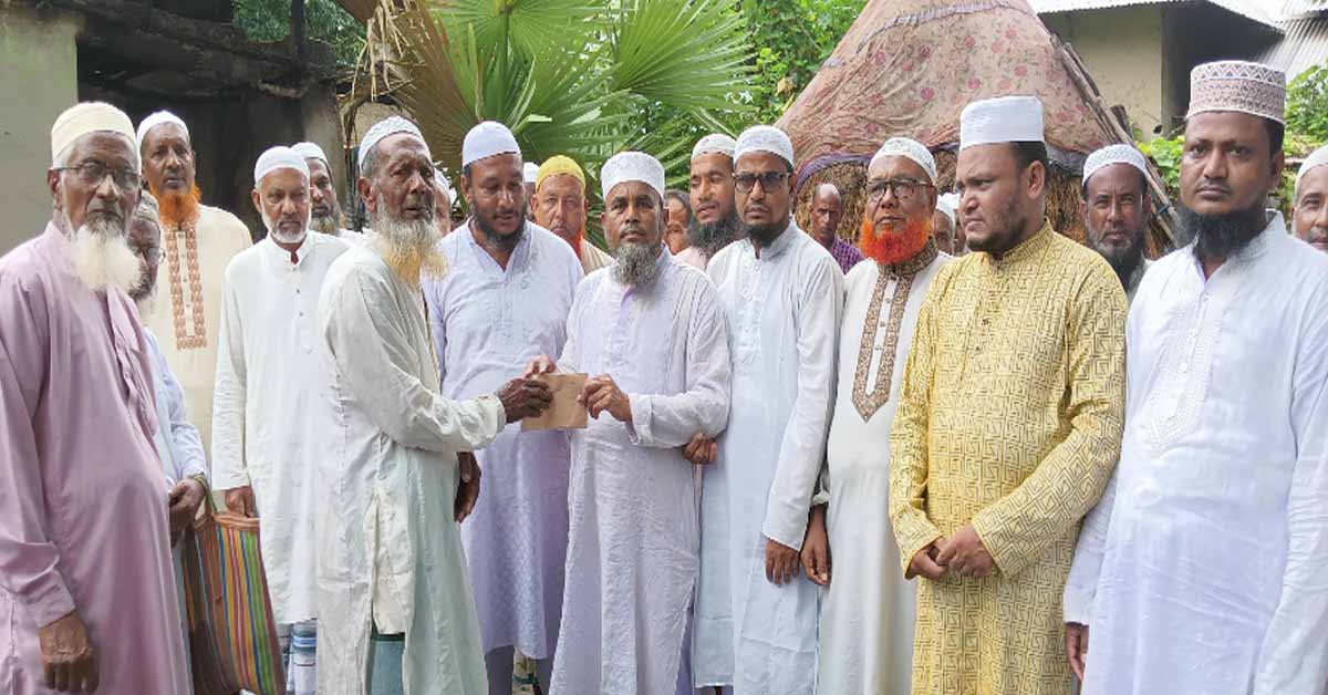 পাঁচবিবির আওলাই-এ অগ্নিকাণ্ডে ক্ষতিগ্রস্ত পরিবারকে জামায়াতে ইসলামীর আর্থিক সহায়তা প্রদান