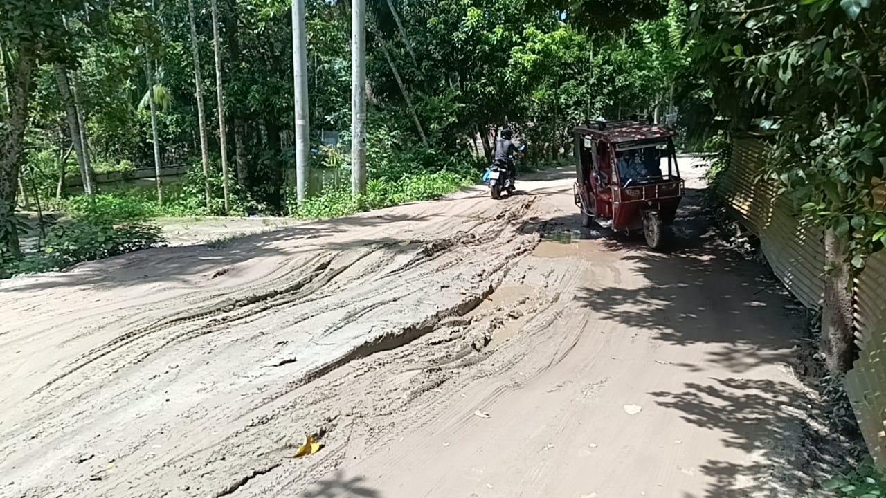 দালালবাজার রামগঞ্জ সড়ক যেন মৃত্যু কূপ