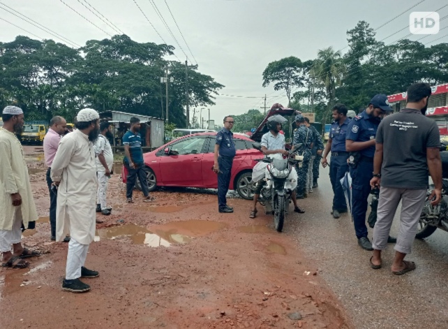 যৌথবাহিনির অভিযানে শ্যামলী পরিবহন সহ ৯ টি মামলা ও আটক ৩ টি গাড়ি