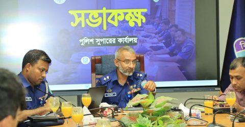 বিশেষ বুনিয়াদি প্রশিক্ষণার্থীদের সাথে  পুলিশ সুপার  মতবিনিময়