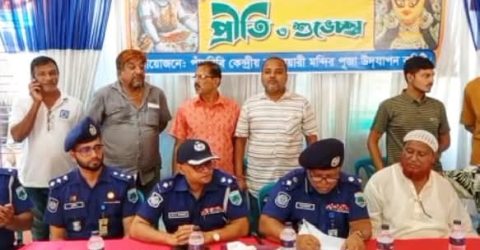 পাঁচবিবিতে পুজামণ্ডপ পরিদর্শনে পুলিশের ডিআইজি শাহজাহান হোসেন