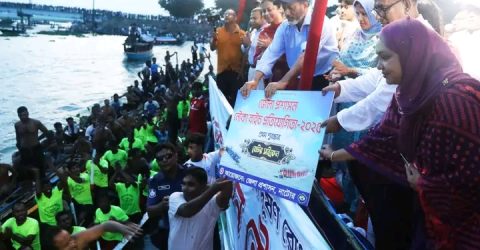 চলনবিলে ঐতিহ্যবাহী নৌকা বাইচ দেখতে ১ লক্ষ্য দর্শনার্থীদের ঢল