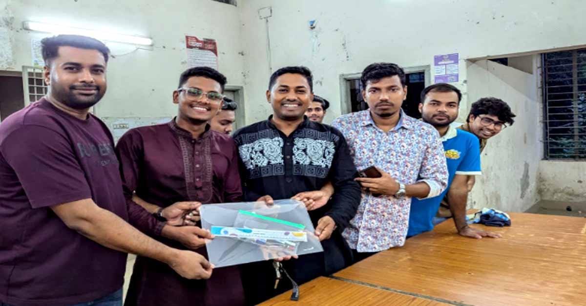 ঢাকা কলেজ ছাত্রদলের পক্ষ থেকে শিক্ষা উপকরণ বিতরণ