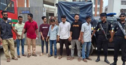 নোয়াখালীতে জেনারেল হাসপাতালে ৭ দালালকে গ্রেফতার করেছে র‍‍্যাব-১১