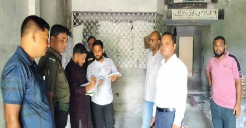 দেবহাটায় অনুমোদন বিহীন সার মজুদ ও বিক্রয়ের অভিযোগে ২ লক্ষ টাকা জরিমানা