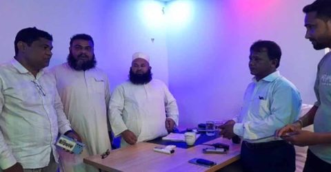 ভাঙ্গায় আহত দুই সাংবাদিককে আর্থিক সহায়তা দিলেন মাওলানা মিজানুর রহমান মোল্লা