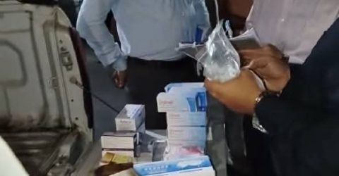বালিয়াডাঙ্গী প্রাণিসম্পদ কর্মকর্তার গাড়িতে মেয়াদ উত্তীর্ণ ঔষধ হাতেনাতে ধরলেন মৎস্য উপদেষ্টা
