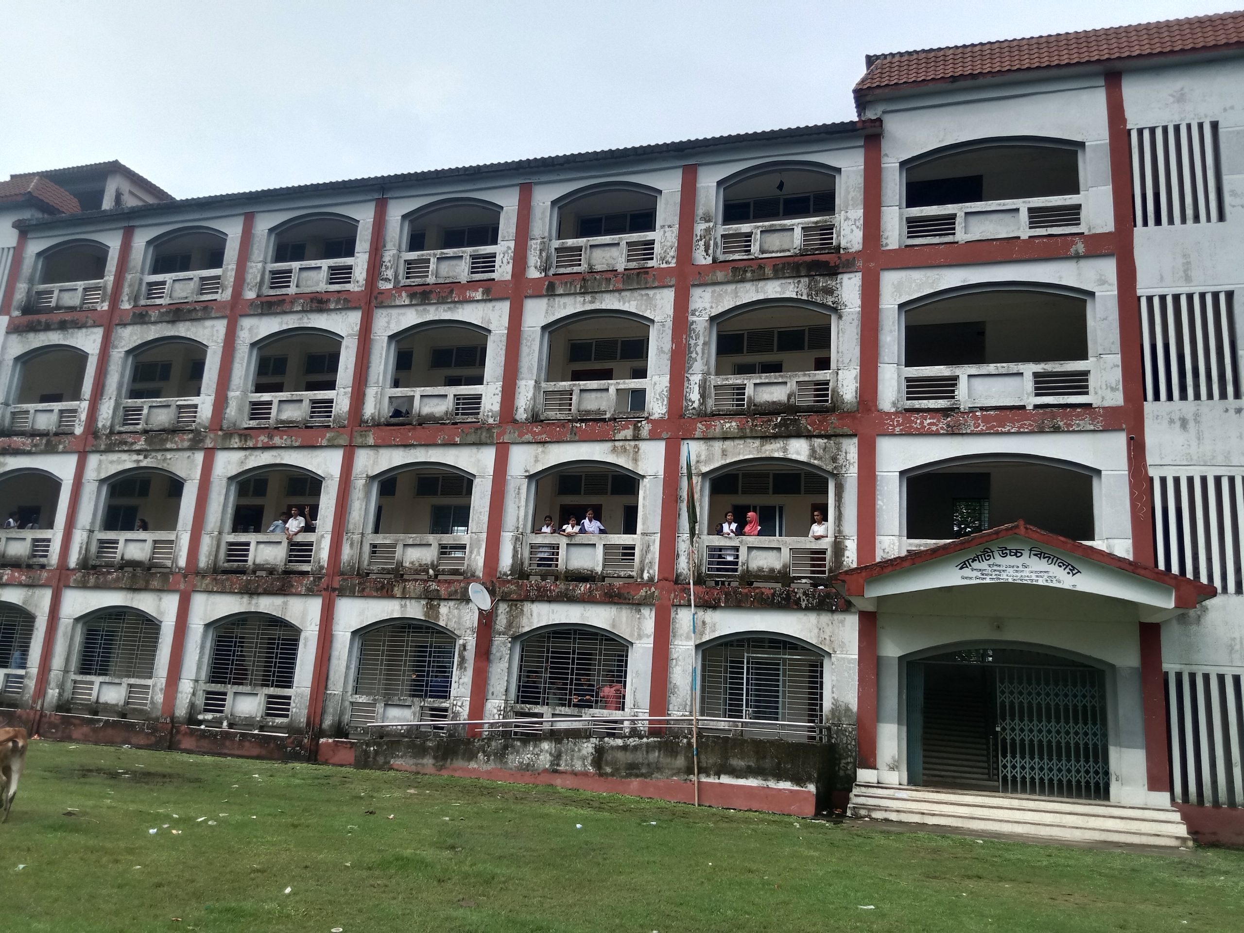 ছাত্রীদের উত্যক্ত করার প্রতিবাদ করায় ৯ম শ্রেণির  শিক্ষার্থীকে পিটিয়ে আহত