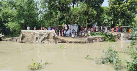 সিরাজগঞ্জের এনায়েতপুরের সদিয়া চাঁদপুরের যমুনার তীব্র ভাঙন: ঘরবাড়ি ও শিক্ষা প্রতিষ্ঠান হুমকিতে