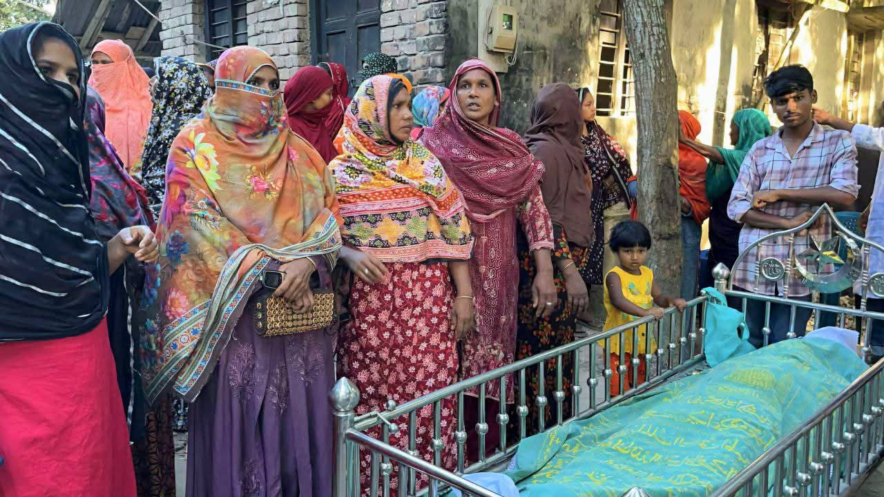 সম্পত্তির বিরোধ নিয়ে বাবার লাশ দাফনের সন্তানদের বাধা