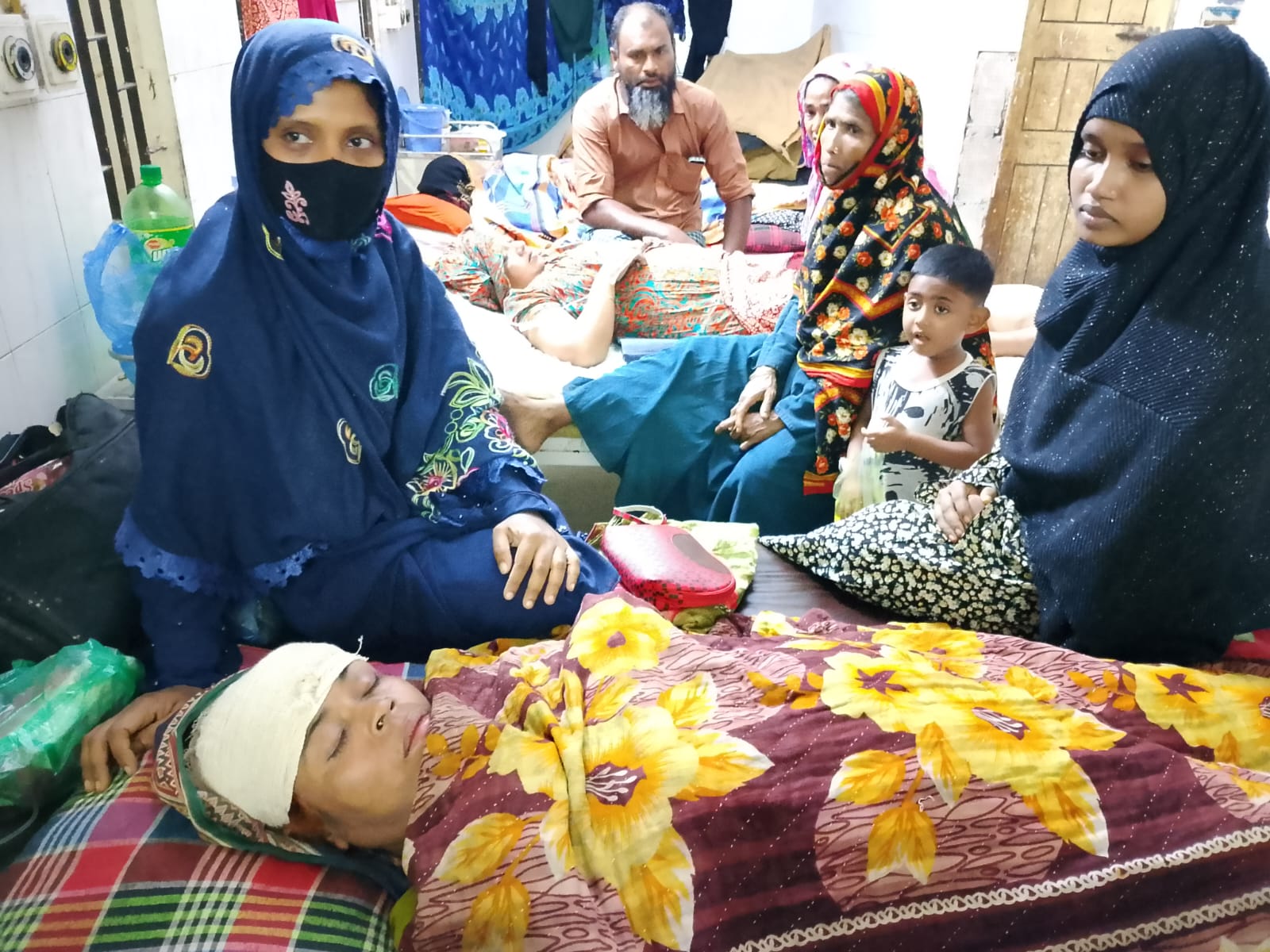 বরগুনায় জমি সংক্রান্ত বিরোধের জেরে সন্ত্রাসীদের হামলায় নারীসহ আহত ৪