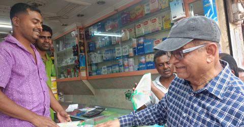 বানারীপাড়ায় ৩১ দফা বাস্তবায়নে লিফলেট বিতরণ ও গণসংযোগ করেন বিএনপি নেতা কর্নেল আনোয়ার