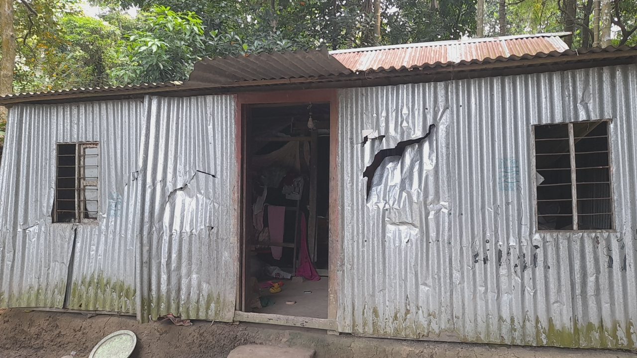 ভাঙ্গায় মসজিদের মাইকে ঘোষণা দিয়ে সংঘর্ষ, বাড়িঘর ভাঙচুর