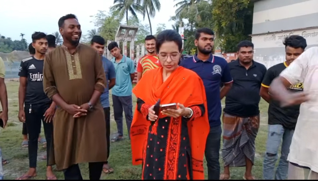 কালীগঞ্জে তারালীর খেলার মাঠ পরিদর্শন করলেন উপজেলা নির্বাহী কর্মকর্তা অনুজা মন্ডল।