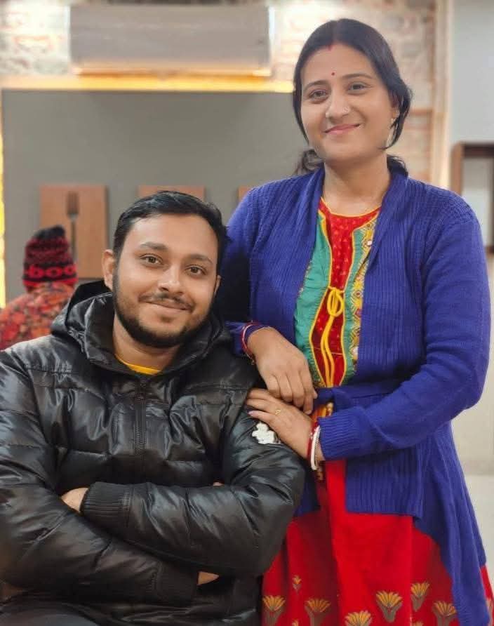 হিন্দু যুবকের বাসায় মুসলিম যুবতীর  অনশন