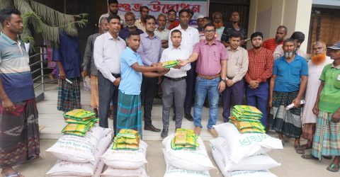 ধামইরহাটে ৫৫১০ জন কৃষক পেল বিনামূল্যে সার ও বীজ