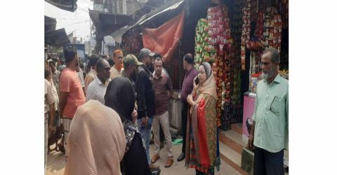 গুরুদাসপুরে চাঁচকৈড় বাজারে ভ্রাম্যমান অবৈধ দোকান উচ্ছেদ অভিযান