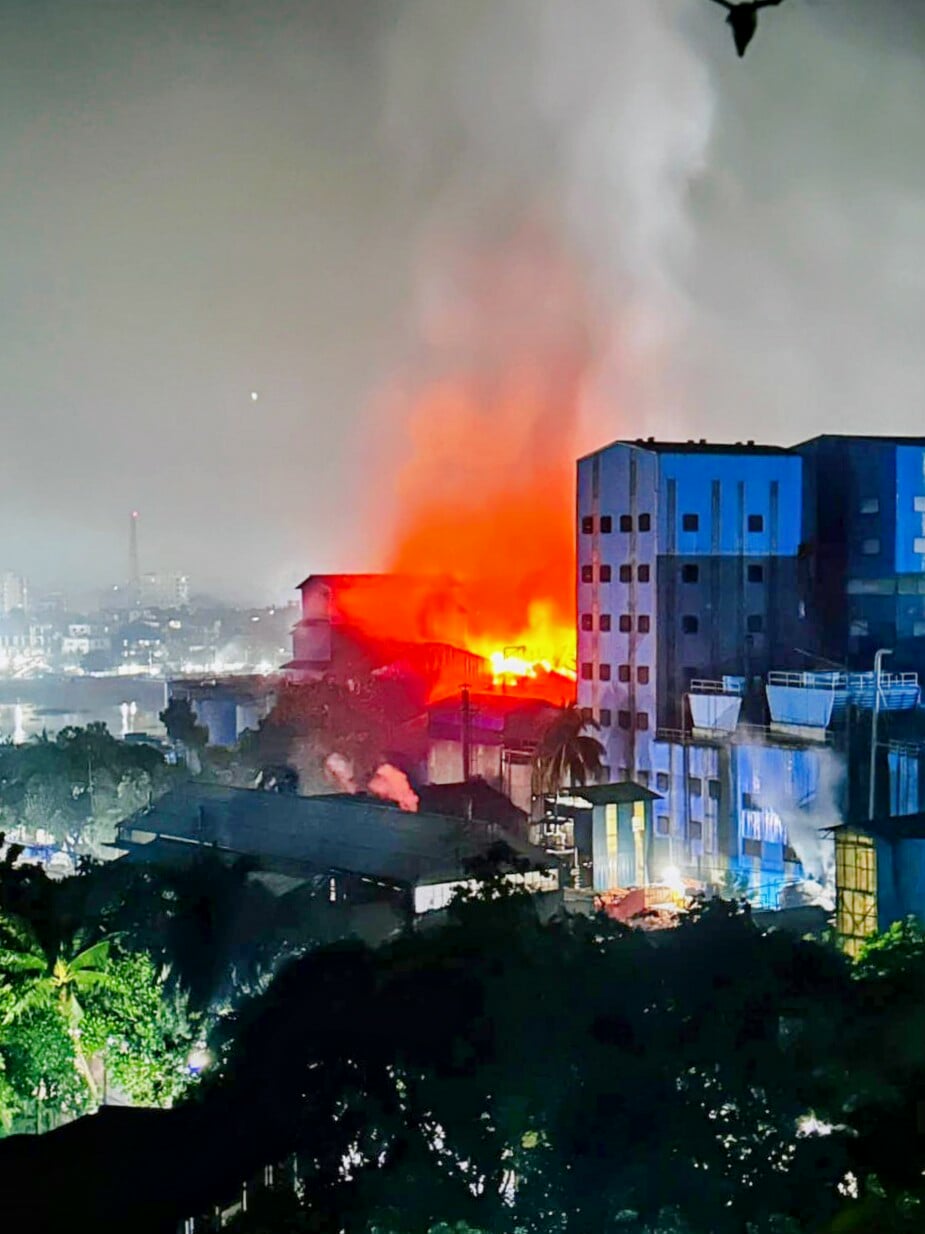 রূপগঞ্জে শবনম অয়েল কারখানায় অগ্নিকান্ডে বিপুল পরিমাণ ক্ষতি