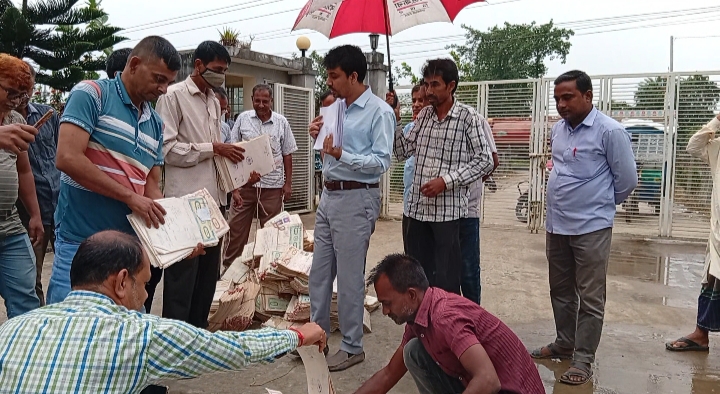 বিরামপুর সাব-রেজিস্ট্রি অফিসে উত্তোলন না করা ও দাবি না করা দলিল পোড়ানো হলো