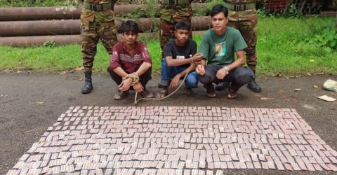 নওগাঁয় সেনাবাহিনীর অভিযানে ট্যাপেন্টাডল ট্যাবলেটসহ আটক -৩