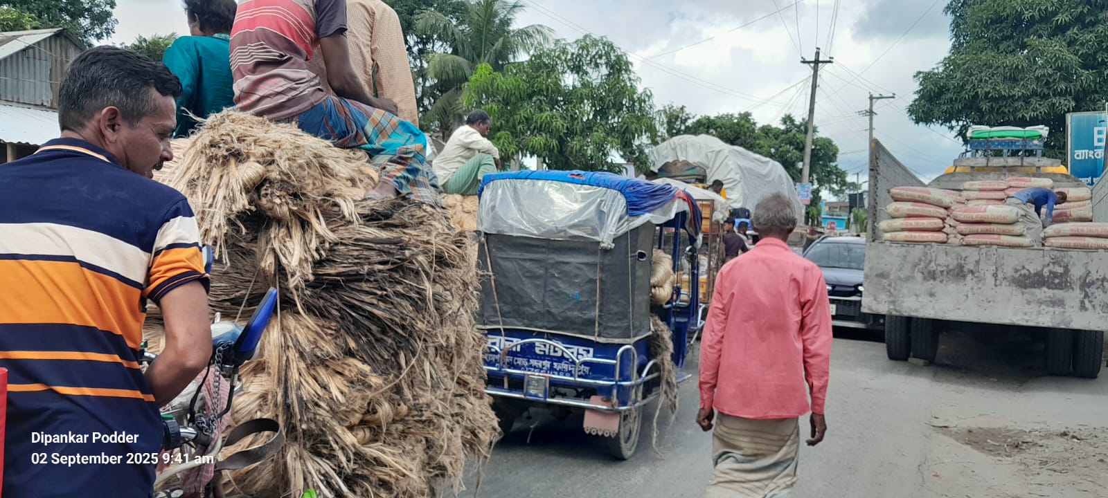 বোয়ালমারীতে আঞ্চলিক মহাসড়কের ওপর চার স্থানে হাট