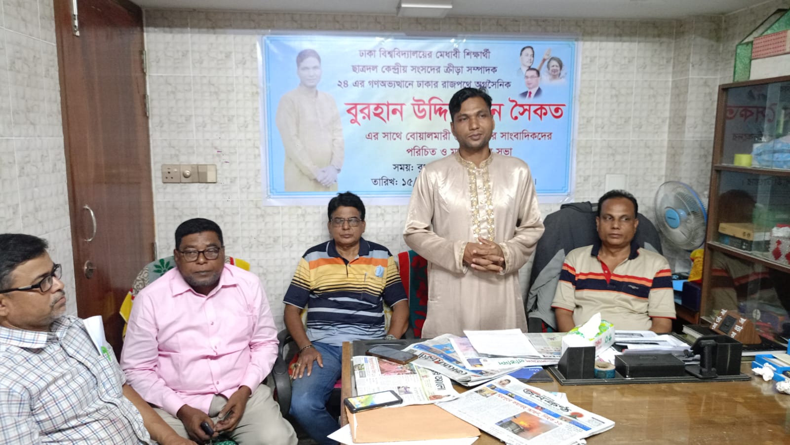 বোয়ালমারীতে ছাত্রদল নেতা বুরহান উদ্দিন খান সৈকতের সঙ্গে সাংবাদিকদের মতবিনিময়