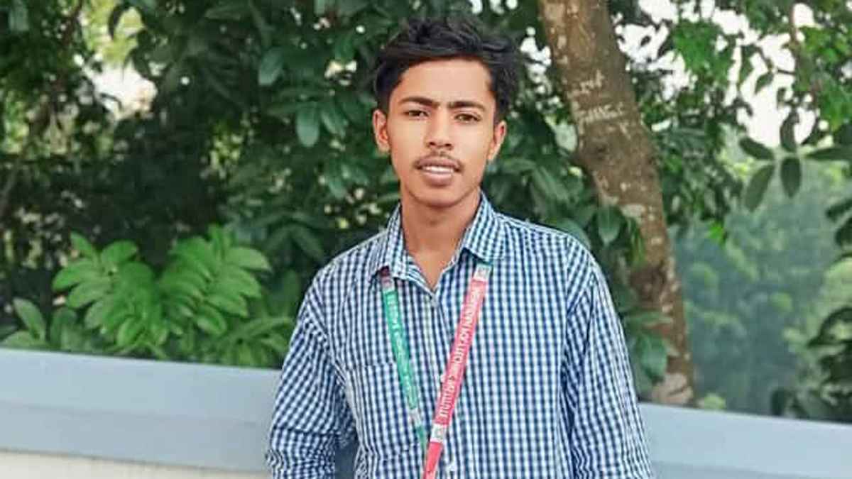 ঝিনাইদহে অ্যান্টিভেনম দেওয়ার পরও বাঁচানো গেল না কলেজ ছাএ হৃদয় কে