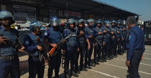 সাবেক শেখ হাসিনা রায়কে কেন্দ্র করে ভাঙ্গা মহাসড়কে কঠোর অবস্থানে আইনশৃঙ্খলা বাহিনী