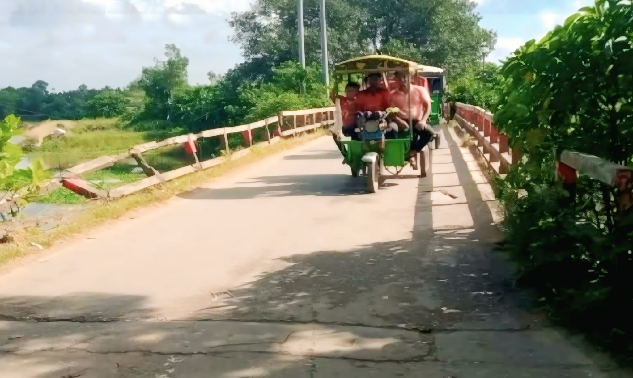 নাসির নগরে ঝুঁকিপূর্ণ সেতুতে যানবাহন চলাচল, চরম আতংকে যাত্রী ও চালকরা