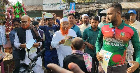 কালিগঞ্জ সদরে বিএনপির এমপি প্রার্থী কাজী আলাউদ্দীন এর লিফলেট বিতরণ