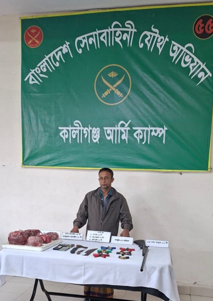 শ্যামনগরের সেনা অভিযানে অস্ত্রগুলি সহ আটক ১