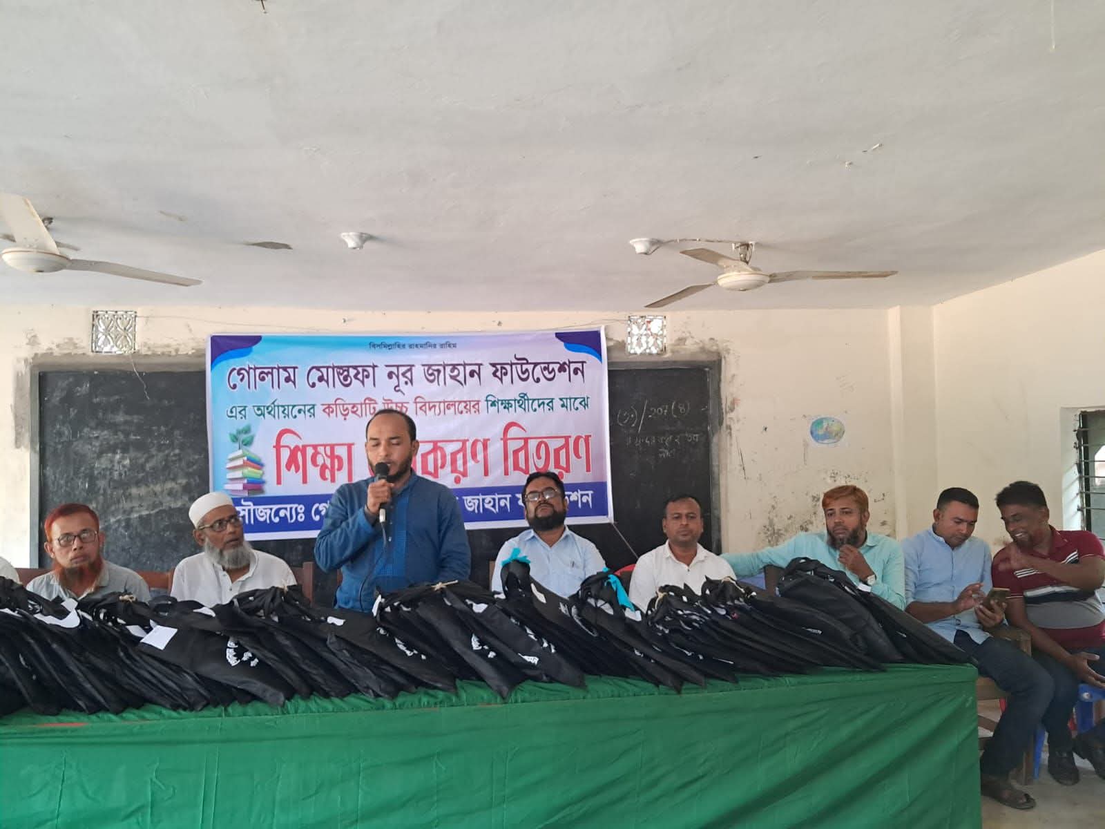 চাটখিলে গোলাম মোস্তফা – নুরজাহান ফাউন্ডেশনের শিক্ষা উপকরণ বিতরণ