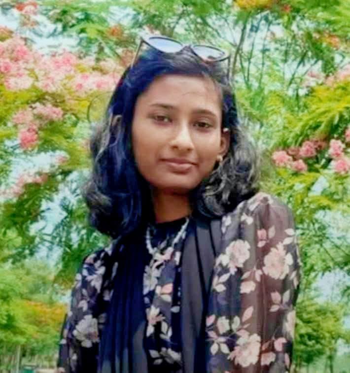 ধর্মীয় অণুভূতিতে আঘাত,বিতর্কিত তরুণী আটক-