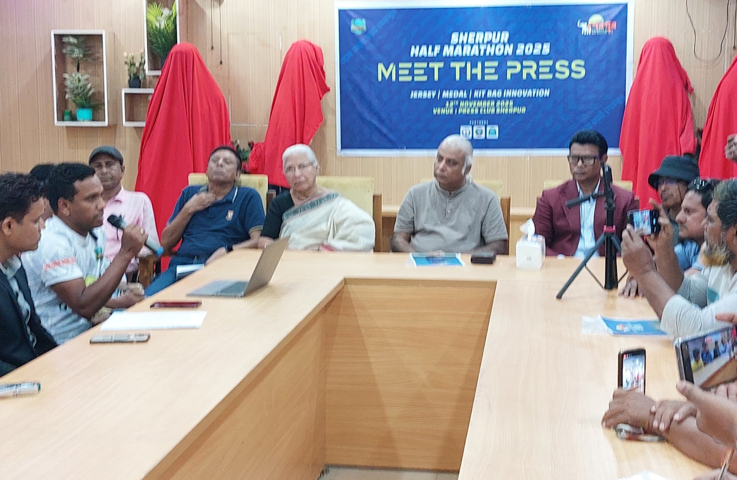 ১৪ নভেম্বর গারো পাহাড়ে অনুষ্ঠিত হতে যাচ্ছে শেরপুর হাফ ম্যারাথন জার্সি, মেডেল ও কিটব্যাগ উন্মোচন অনুষ্ঠিত