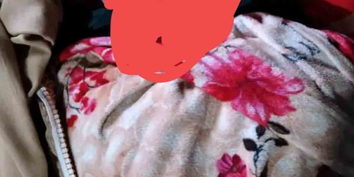 বগুড়া শাজাহানপুরে গৃহবধূর ঝুলন্ত মরদেহ এবং তার দুই সন্তানের গলাকাটা লাশ উদ্ধার করেছে পুলিশ