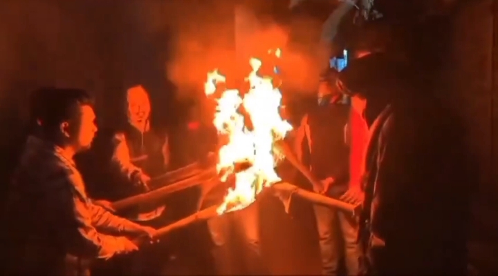 ঠাকুরগাঁওয়ে নিষিদ্ধ আওয়ামী লীগের নেতা-কর্মীদের মশাল মিছিল