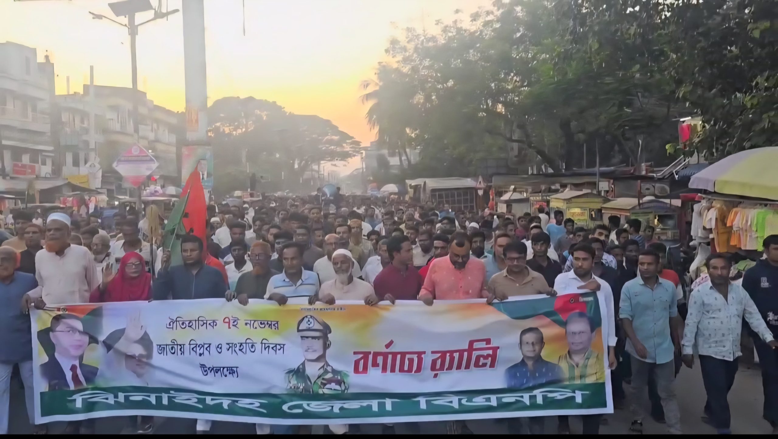 পথে পথে বাঁধা উপেক্ষা করে ঝিনাইদহের রাজপথে জনস্রোত।শহীদ জিয়া ধানের শীষ স্লোগানে মুখরিত ঝিনাইদহের রাজপথ