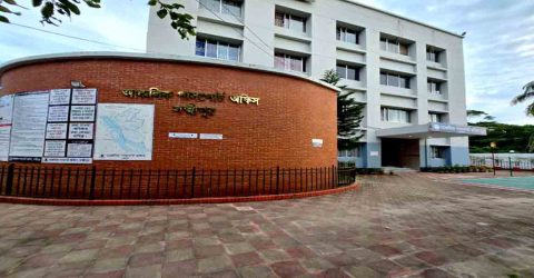 দালালমুক্ত ও স্বচ্ছতার মডেল: লক্ষ্মীপুর আঞ্চলিক পাসপোর্ট অফিসে সেবার মানোন্নয়ন