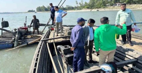 উলিপুরে অবৈধ্যভাবে বালু উত্তোলনের দায়ে৫০ হাজার টাকা জরিমানা