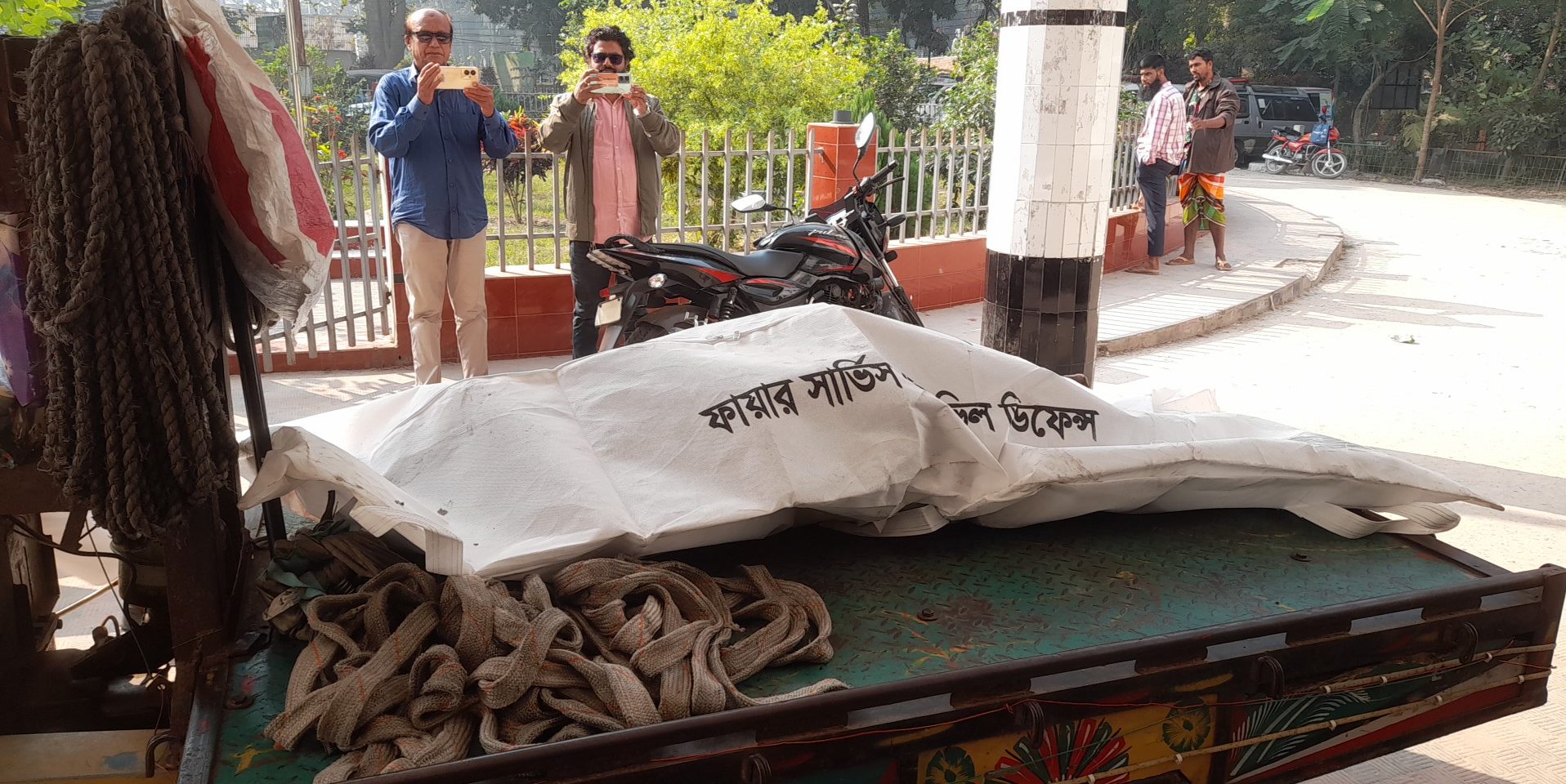ভাঙ্গায় কভার ভ্যান–পিকআপের মুখোমুখি সংঘর্ষ, ফল ব্যবসায়ীর মৃত্যু