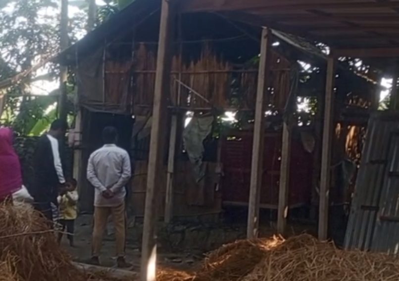 ‎বেলকুচিতে জায়গা নিয়ে দুই প্রতিবেশীর কোন্দল, নারীকে  মারপিট থানায় অভিযোগ