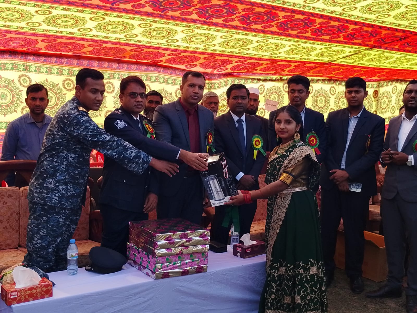 মনপুরায় বর্ণাঢ্য আয়োজনে বিজয় দিবস উদযাপন