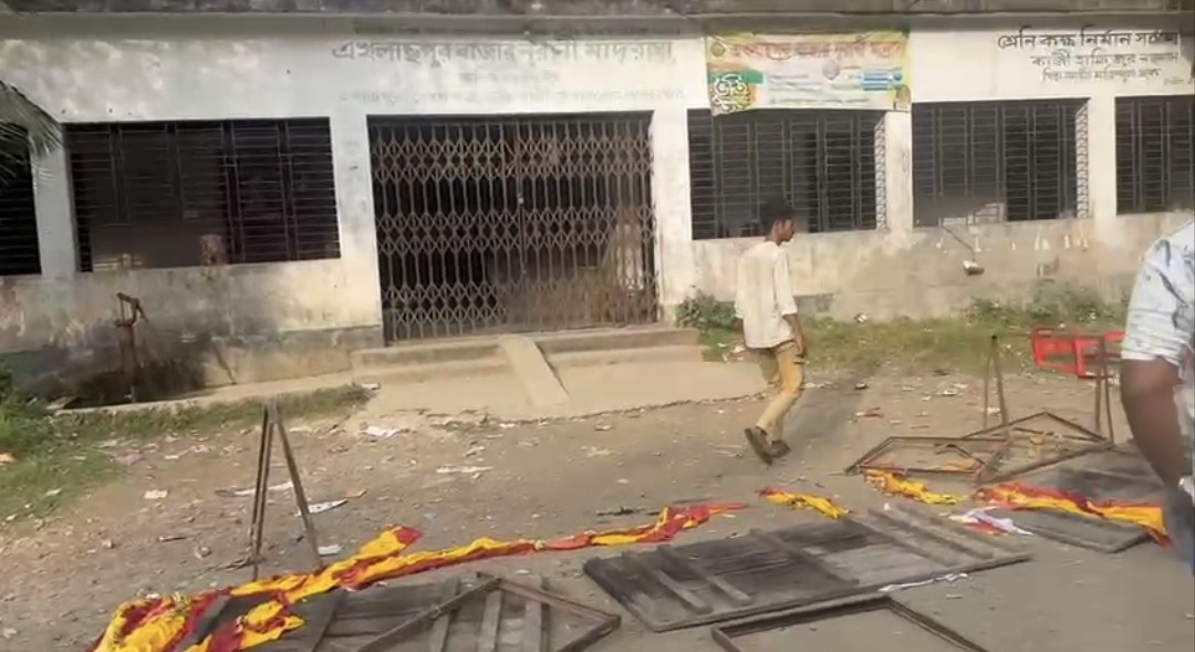 নোয়াখালীতে বরকত উল্লাহ বুলুর নির্বাচনী কমিটির সভায় হামলা-ভাংচুর