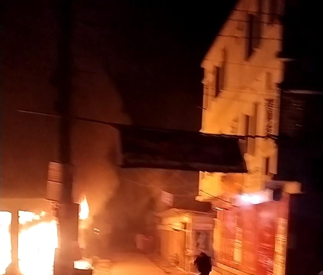 নোয়াখালীতে শর্ট সার্কিটের আগুনে পুড়লো ৯ দোকান