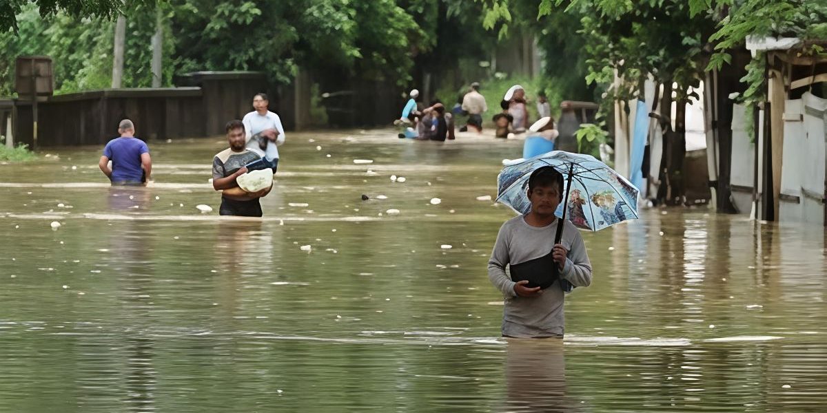 পার্বত্য চট্টগ্রামে পাহাড়ধস, জলাবদ্ধতা ও মানুষের লড়াই